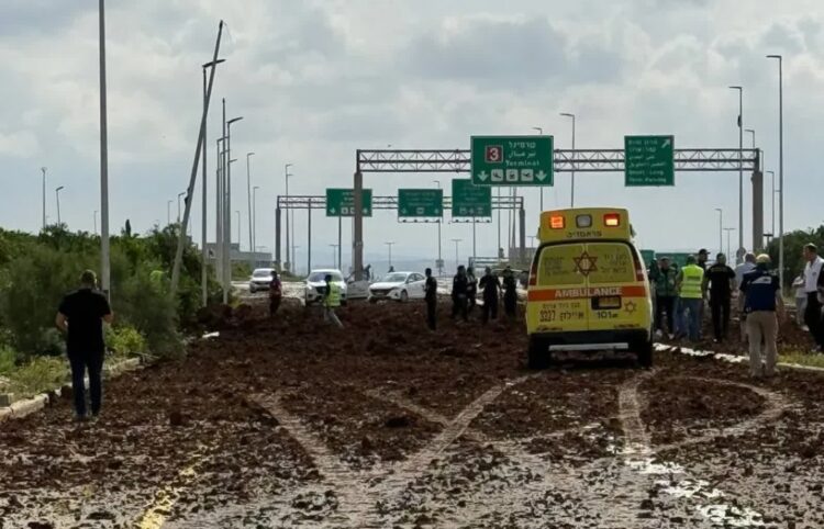 Pocisk balistyczny rebeliantów Huti uderzył w okolice lotniska Ben Guriona. Fot. X