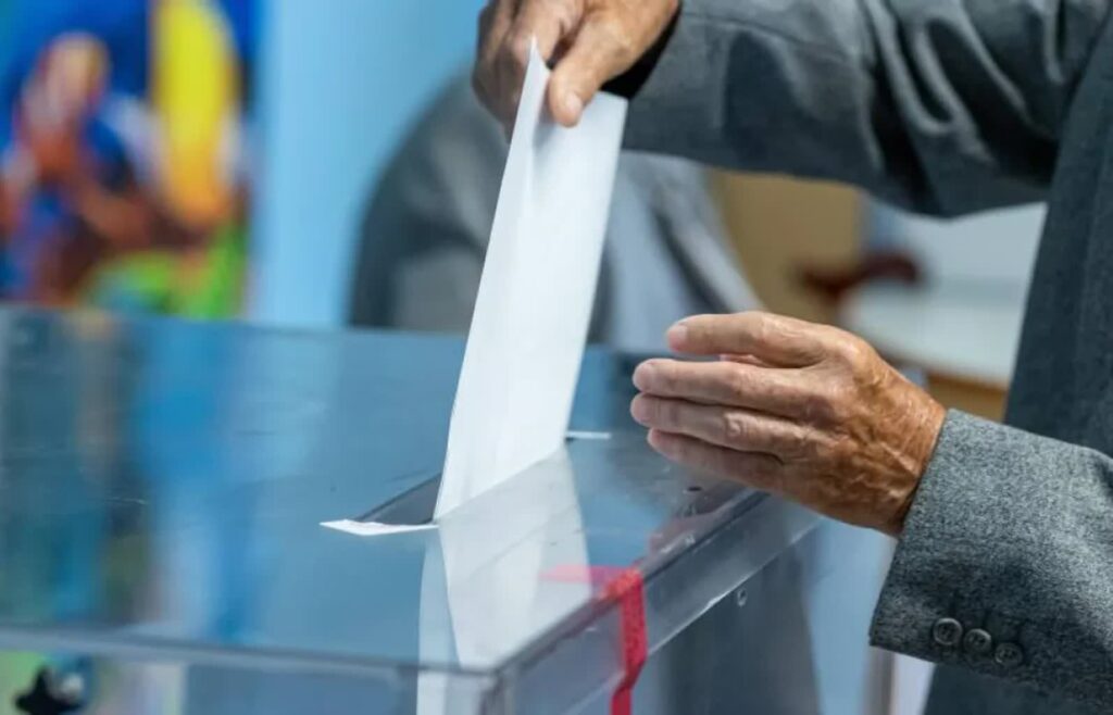 Ostatnie dni na składanie wniosków m.in. przez wyborców głosujących poza swoim obwodem 1 Wybory. Fot. PAP/Paweł Jaskółka