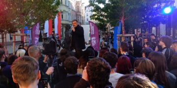 Kampania prezydencka 2025. Wiec wyborczy Adriana Zandberga, lidera Partii Razem, w Zielonej Górze (fot. Piotr Bakselerowicz)