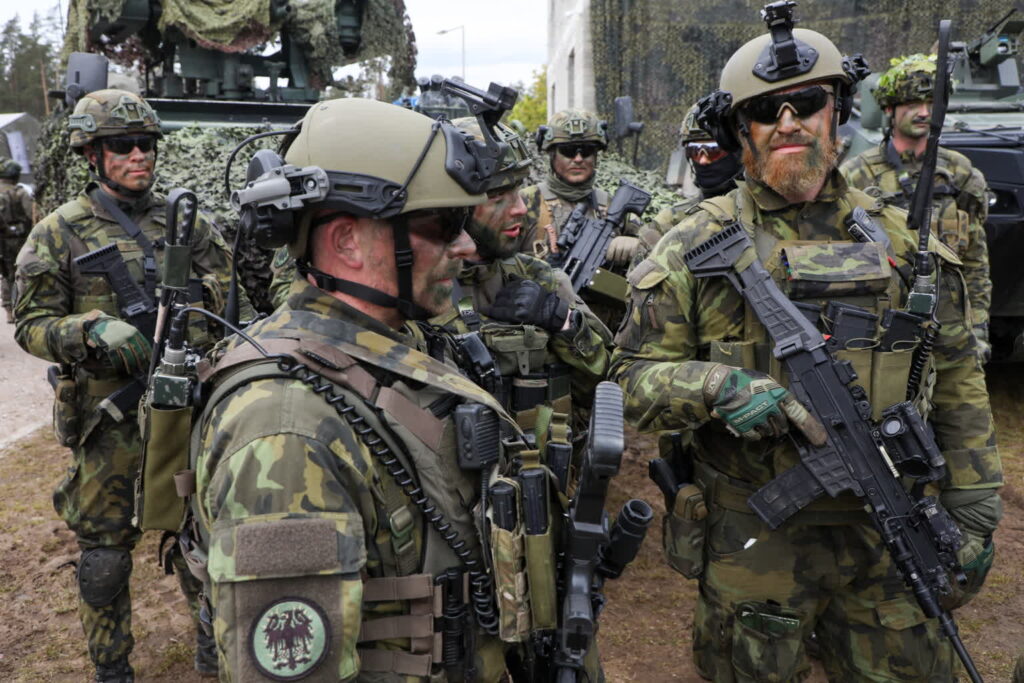 Bruksela: przełom w sprawie dozbrajania Europy, Polska skorzysta 1 Żołnierze na ćwiczeniach DZIELNY DZIK-25 na poligonie w Orzyszu (PAP/Artur Reszko)