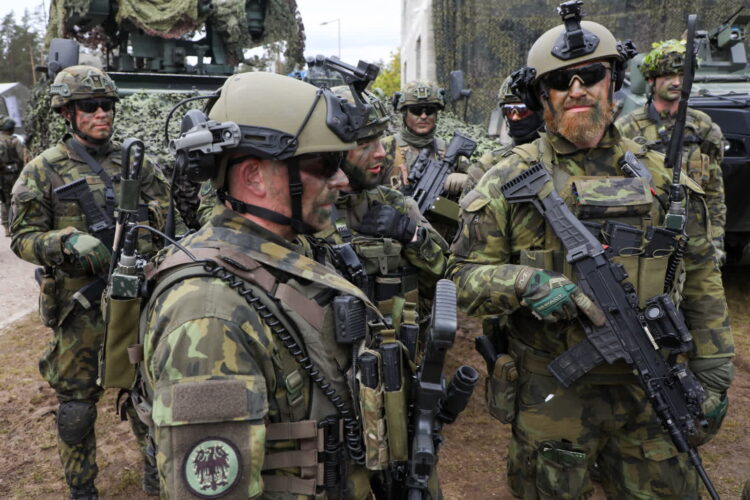 Bruksela: przełom w sprawie dozbrajania Europy, Polska skorzysta 9 Żołnierze na ćwiczeniach DZIELNY DZIK-25 na poligonie w Orzyszu (PAP/Artur Reszko)