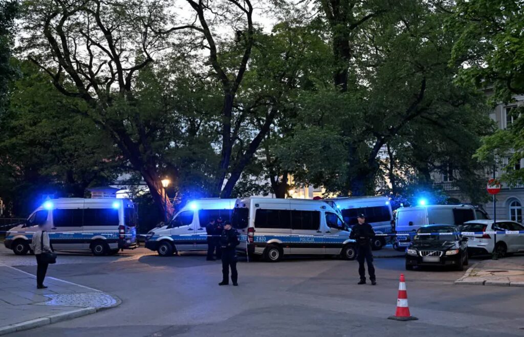 W środę 22-letni mężczyzna zaatakował siekierą 53-letnią portierkę na UW, która zmarła na miejscu. Fot. PAP/PAP/Radek Pietruszka