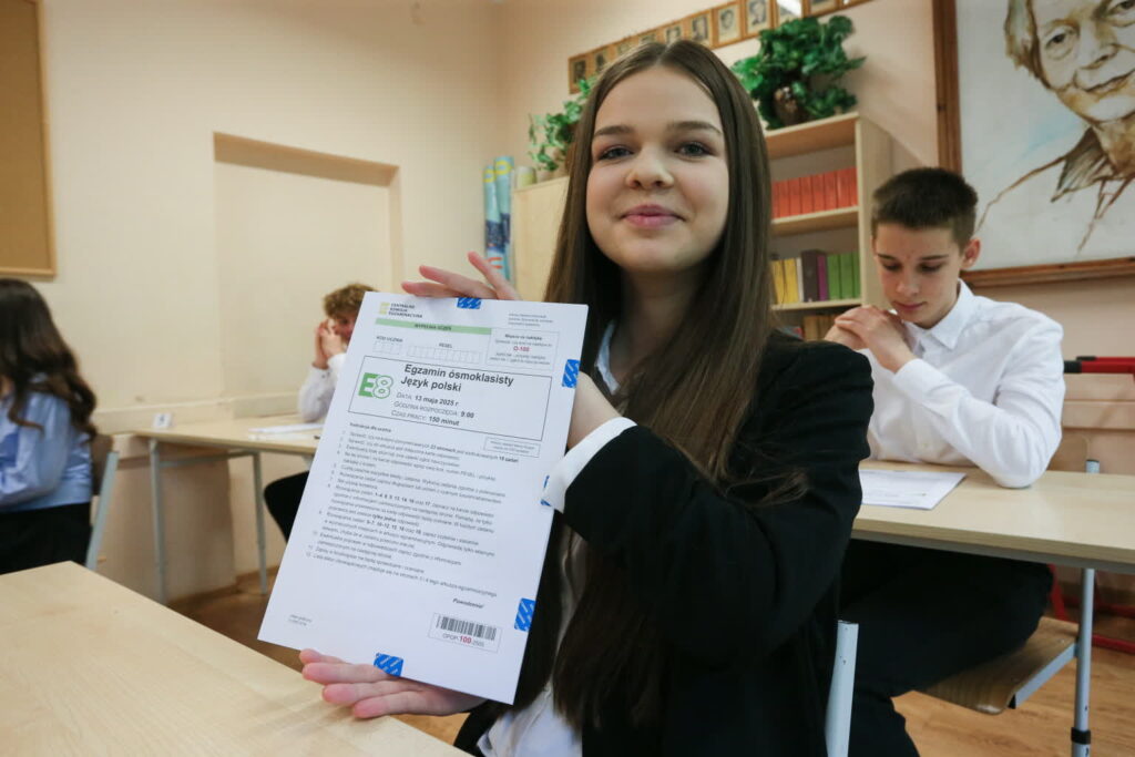 Sprawdzian z języka polskiego na egzaminie ósmoklasisty. Fot. PAP/Lech Muszyński