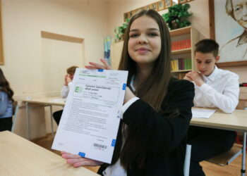 Sprawdzian z języka polskiego na egzaminie ósmoklasisty. Fot. PAP/Lech Muszyński