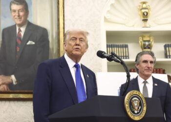 Donald Trump (PAP/EPA/JIM LO SCALZO)