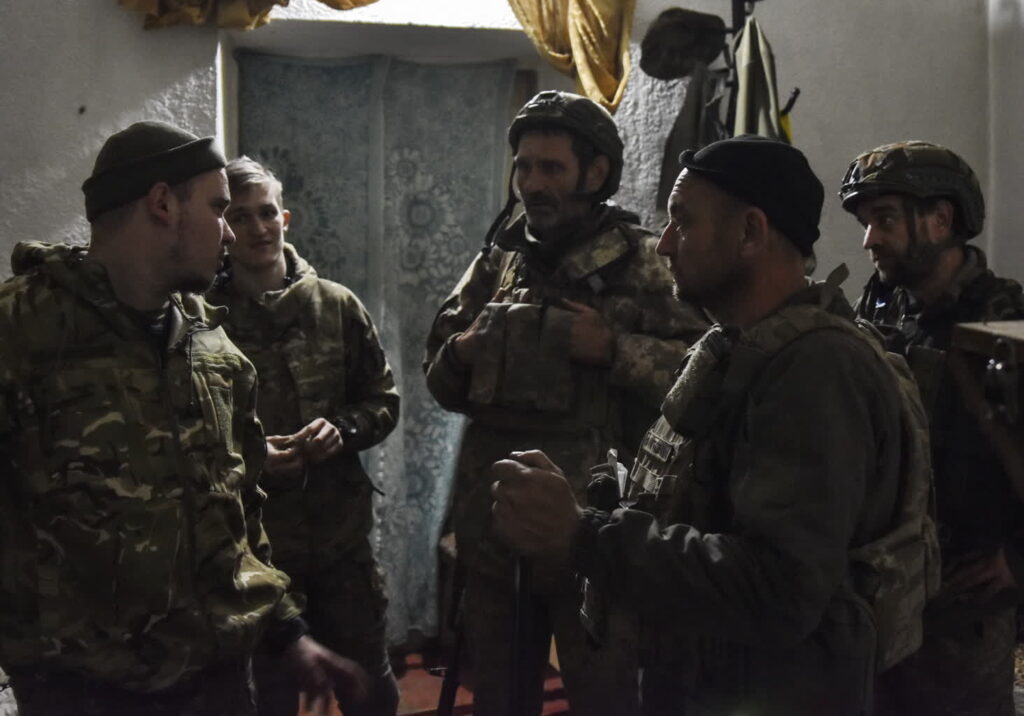 Ewakuacja w obwodzie sumskim na granicy z Rosją 1 Ukraińscy żołnierze (PAP/EPA/PRESS SERVICE OF THE 65TH MECHANIZED BRIGADE HANDOUT)