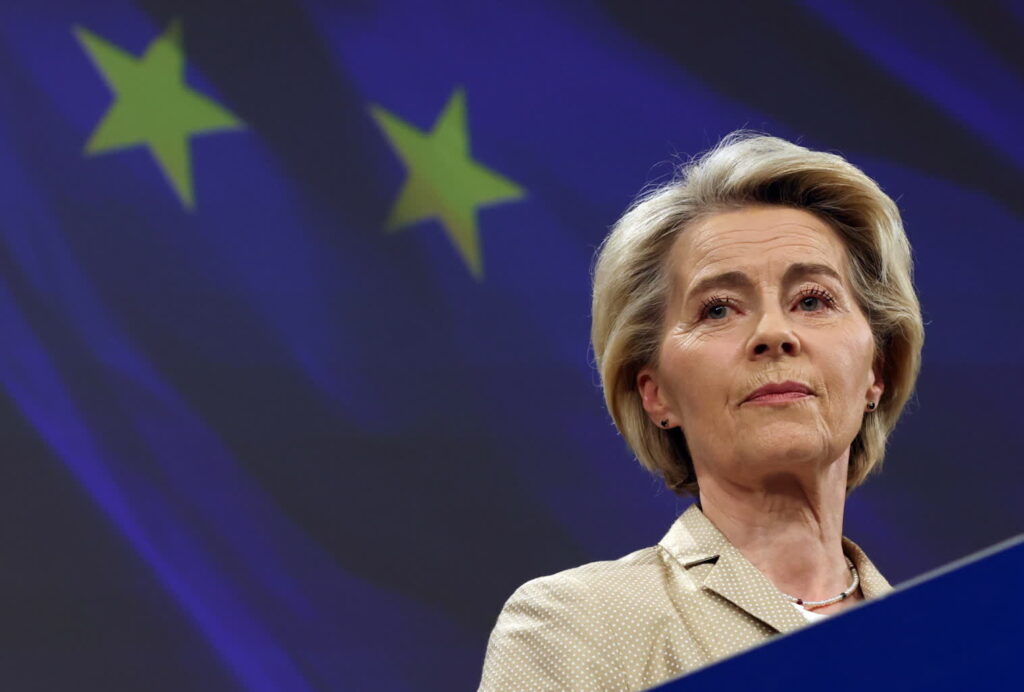Ursula von der Leyen (PAP/EPA/OLIVIER HOSLET)