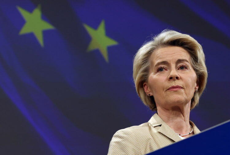 Ursula von der Leyen (PAP/EPA/OLIVIER HOSLET)
