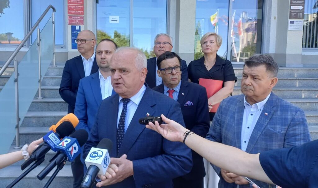 PiS, Razem oraz Konfederacja domagają się odwołania marszałka Jabłońskiego 3 Politycy lubuskiego PiS domagają się odwołania marszałka Marcina Jabłońskiego (fot. Piotr Bakselerowicz)