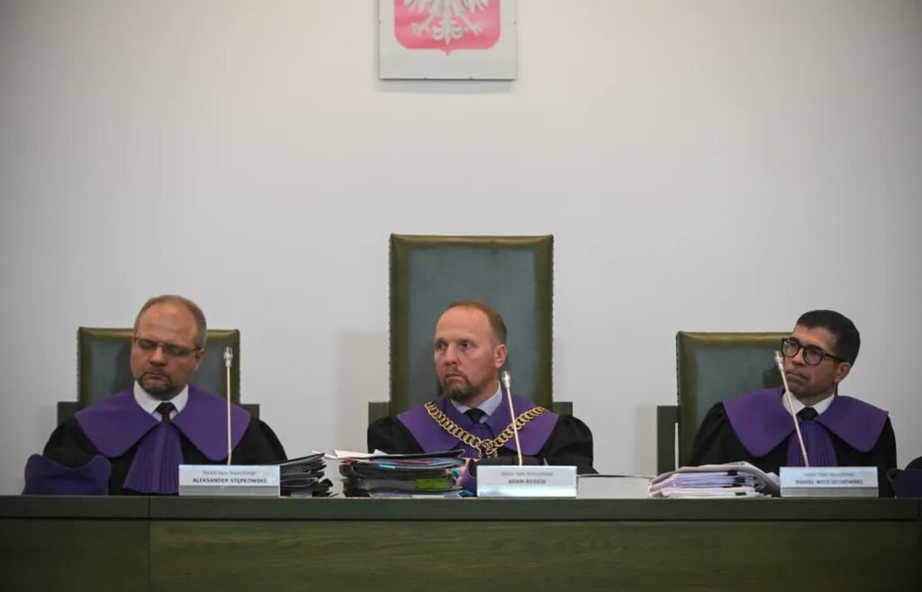Sędziowie Aleksander Stępkowski, Adam Redzik i Paweł Wojciechowski w SN Fot. PAP/Marcin Obara
