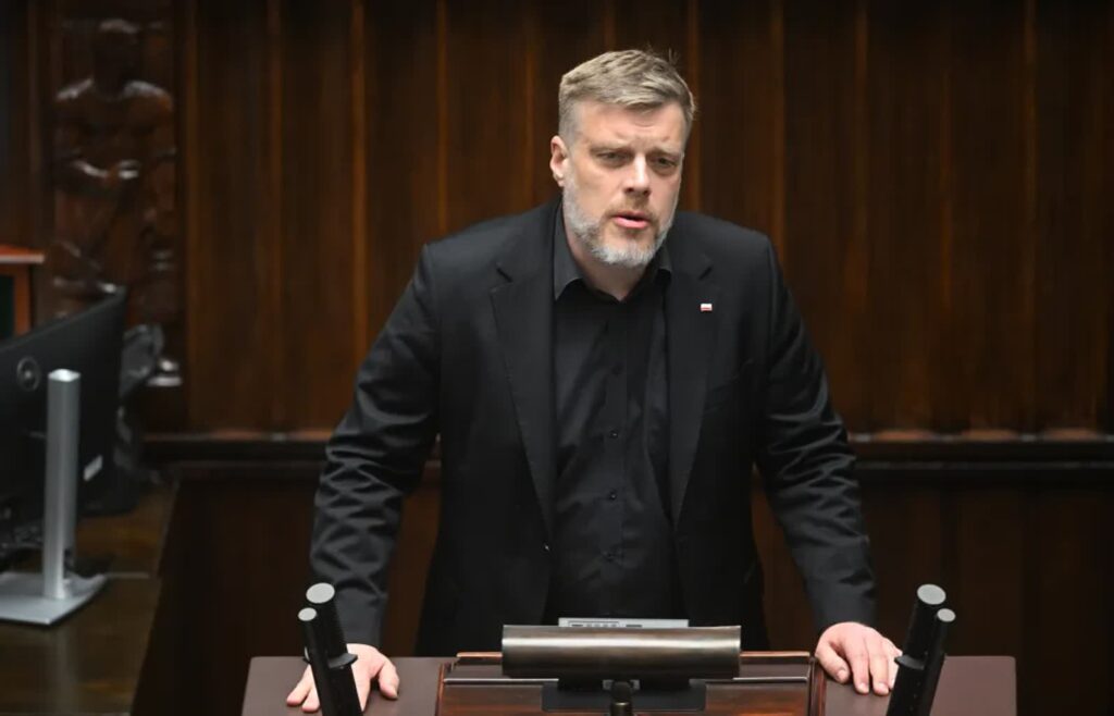 Zandberg: jeśli ten Sejm nie zacznie rozwiązywać spraw zwykłych ludzi, za dwa lata premierem będzie Mentzen 3 Adrian Zandberg. Fot. PAP/Radek Pietruszka
