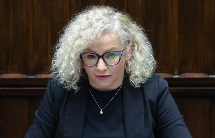 Zniszczenie wystawy w Sejmie przez Brauna. Kotula złożyła zawiadomienie do prokuratury 9 Katarzyna Kotula. Fot. PAP/Szymon Pulcyn