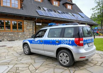 Policjanci z Ciechanowa w niedzielę nad ranem odnaleźli 15-letnią Liliannę. Fot. PAP/ Grzegorz Momot (zdjęcie ilustracyjne)