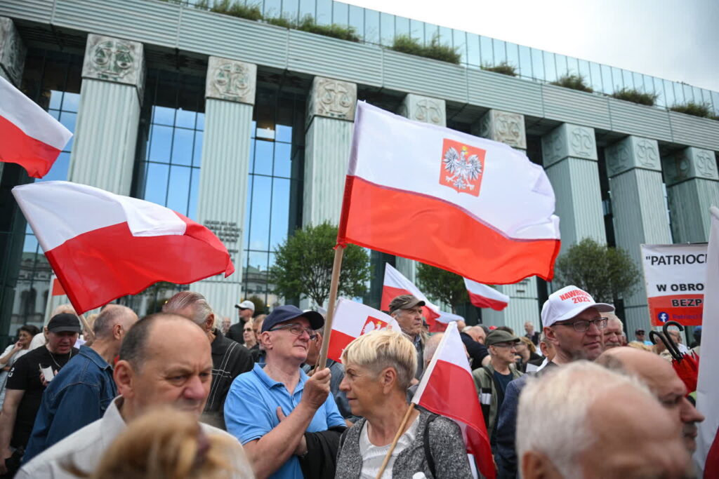 Pikieta przed budynkiem Sądu Najwyższego (PAP/Marcin Obara)