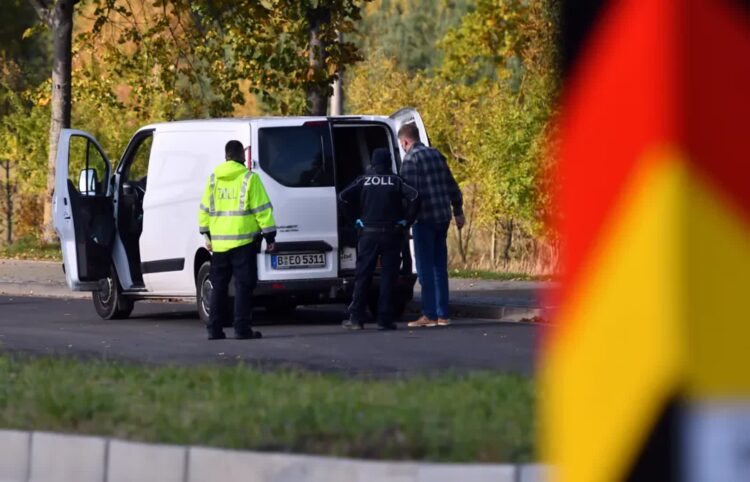 Ciężarówka na granicy niemieckiej - zdjęcie ilustracyjne Fot. PAP/Marcin Bielecki