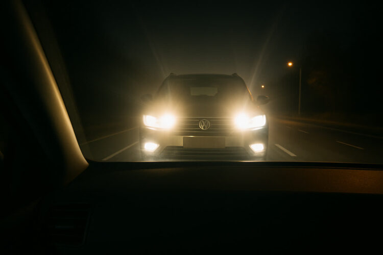 Miganie światłami tworzy niebezpieczeństwo Radio Zachód - Lubuskie