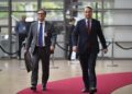 Rzecznik MSZ Paweł Wroński i szef MSZ Radosław Sikorski Fot. PAP/ Wiktor Dąbkowski