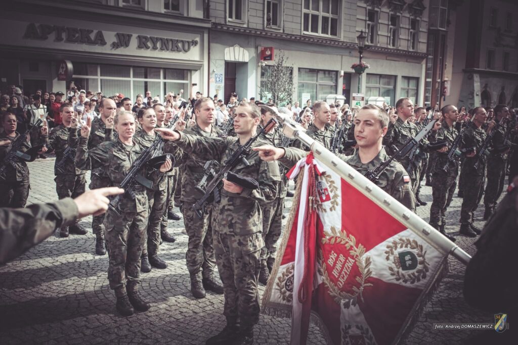 150 ochotników złożyło przysięgę na sztandar Radio Zachód - Lubuskie