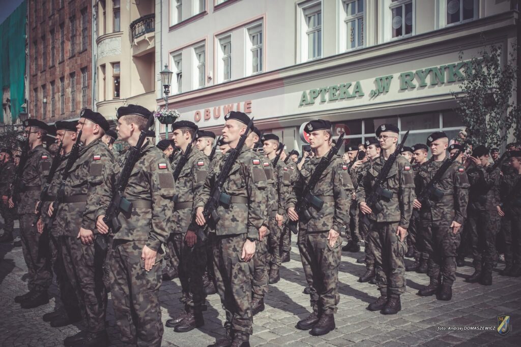 150 ochotników złożyło przysięgę na sztandar Radio Zachód - Lubuskie