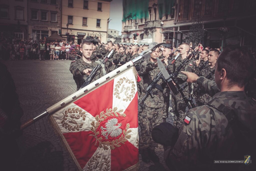 150 ochotników złożyło przysięgę na sztandar Radio Zachód - Lubuskie