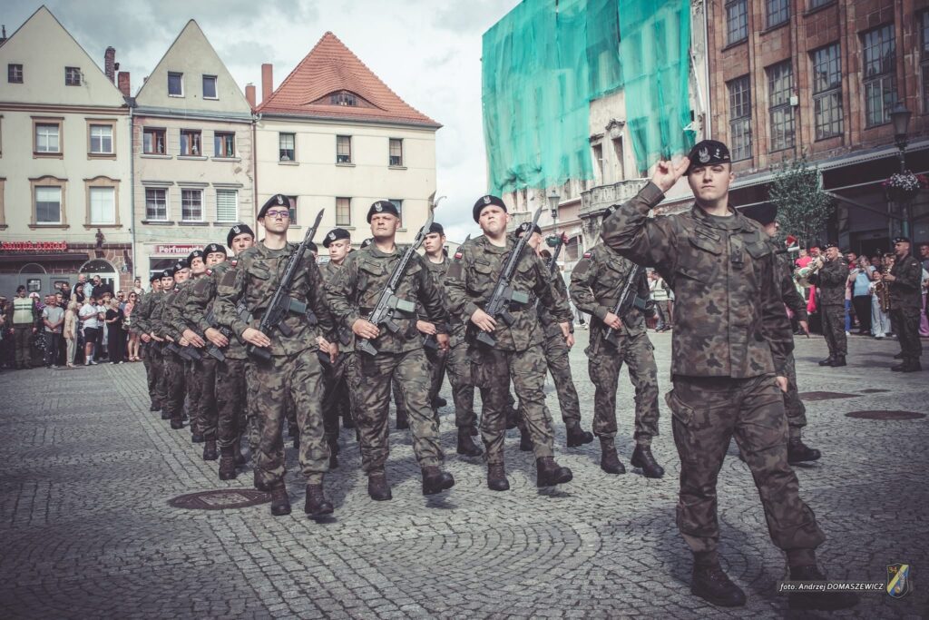 150 ochotników złożyło przysięgę na sztandar Radio Zachód - Lubuskie