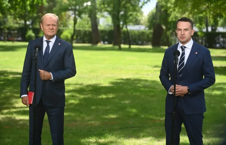 Donald Tusk i Adam Szłapka Fot. PAP/Piotr Nowak