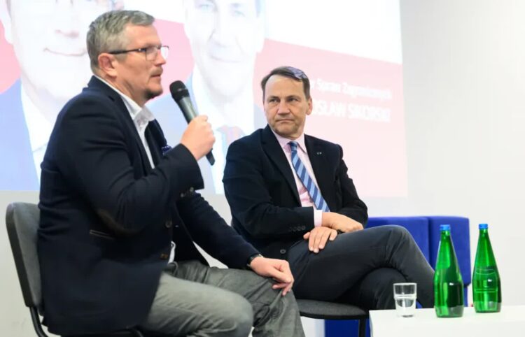 Marcin Bosacki i Radosław Sikorski Fot. PAP/Jakub Kaczmarczyk