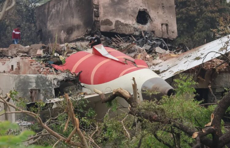 Fragment samolotu po katastrofie Fot. PAP/EPA/RAJAT GUPTA