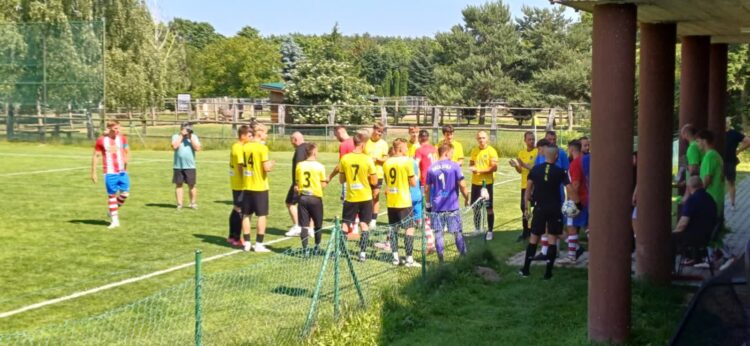 Zorza Mostki lepsza od tej z Ochli - dominator nie mial jednak łatwo Radio Zachód - Lubuskie