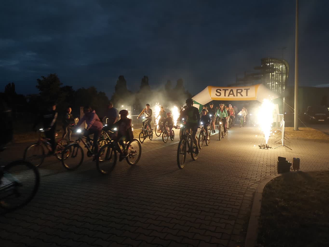 Nocny Rajd Rowerowy ulicami Zielonej Góry [ZDJĘCIA] Radio Zachód - Lubuskie