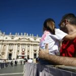 Z rodzin rodzi się przyszłość narodów - powiedział papież Leon XIV. Fot. PAP/EPA/ANGELO CARCONI