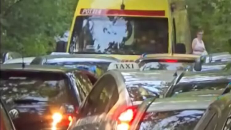 Prezydent Poznania zapowiada radykalne działania wobec parkujących nielegalnie kierowców 9 Fot. Screen filmu zamieszczonego na epoznan.pl