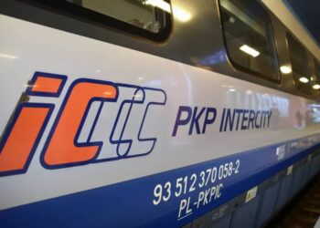 Pociąg PKP Intercity, zdjęcie ilustracyjne, fot. PAP/Łukasz Gągulski
