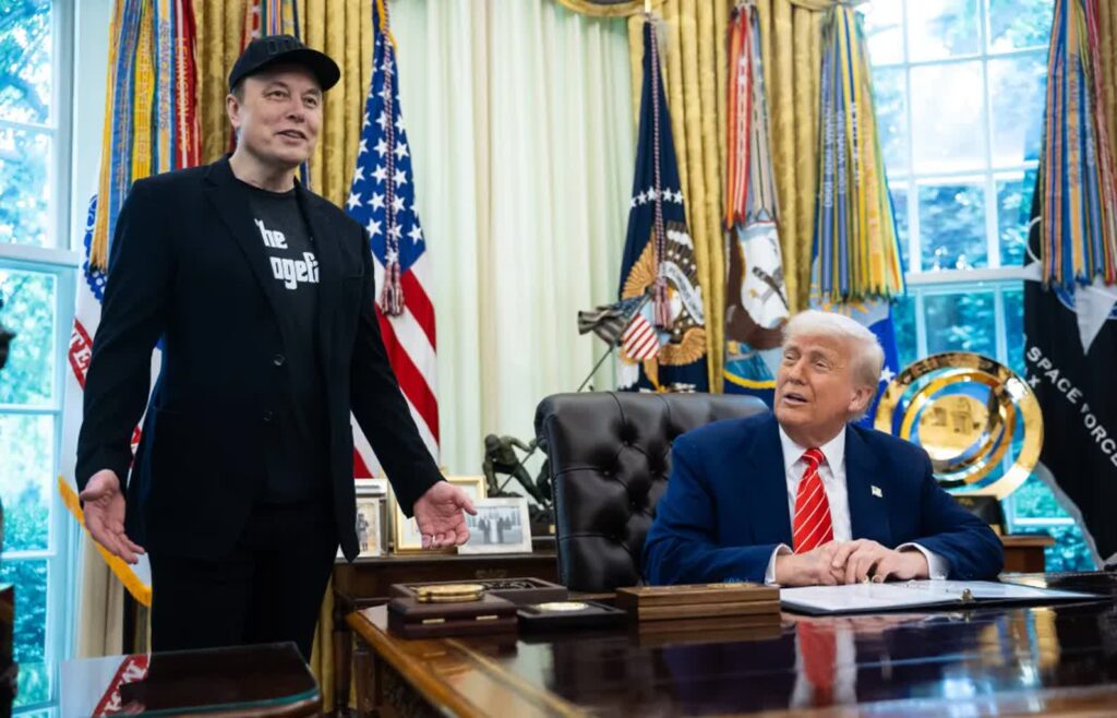 Elon Musk i Donald Trump. Fot. PAP/EPA/FRANCIS CHUNG / POOL