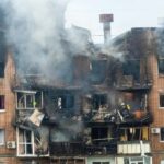 Atak rosyjskich dronów. Fot. PAP/Mykola Kalyeniak