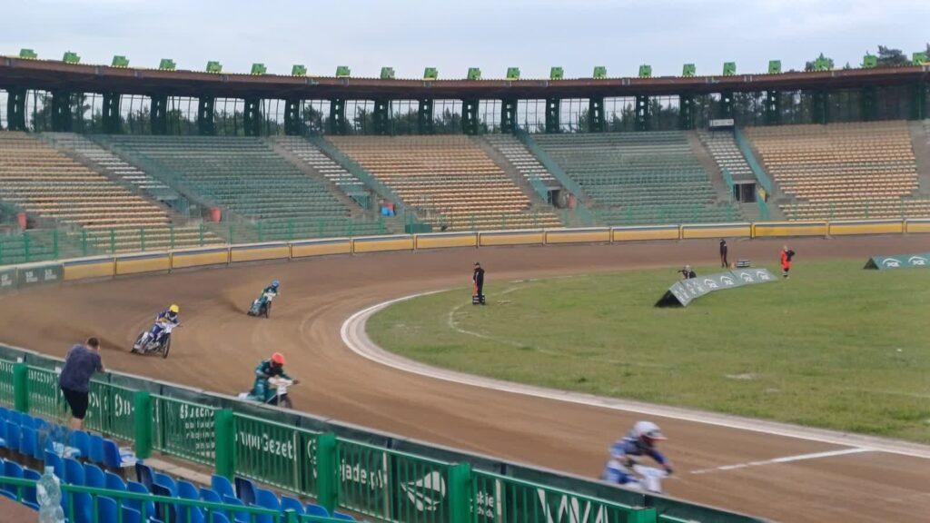 Falubaz pojechał z Unią tylko osiem biegów fot. Jakub Lesiński