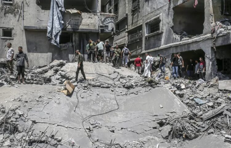 Tragiczny bilans wojny w Strefie Gazy. Zginęło już 55 tys. Palestyńczyków 9 Zniszczenia w Strefie Gazy Fot. PAP/EPA/MOHAMMED SABER