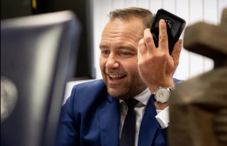 Prezydent elekt rozmawiał z Donaldem Trumpem 9 Prezydent elekt Karol Nawrocki rozmawiał przez telefon z prezydentem USA Donaldem Trumpem. Fot. X/Karol Nawrocki