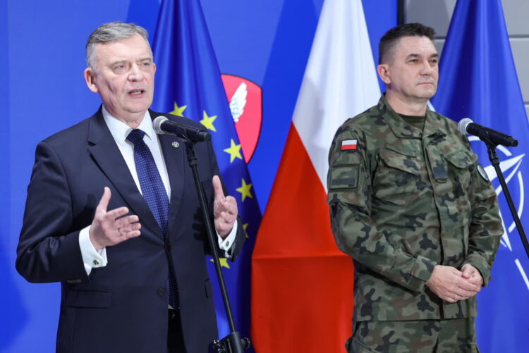 MON o unieważnieniu przetargu na śmigłowce Black Hawk 9 fot: PAP/Szymon Pulcyn