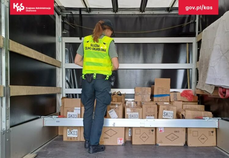 Podrabiane perfumy w ciężarówce zatrzymanej koło Świebodzina Radio Zachód - Lubuskie