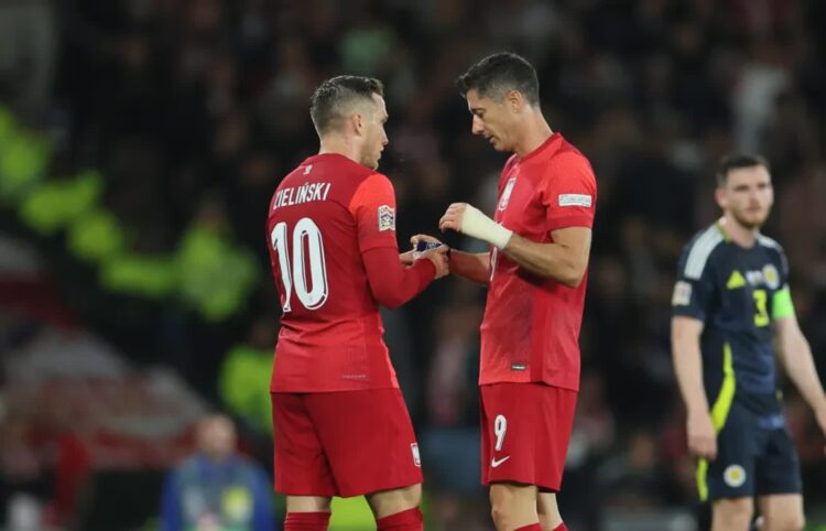 Piotr Zieliński i Robert Lewandowski Fot. PAP/Leszek Szymański