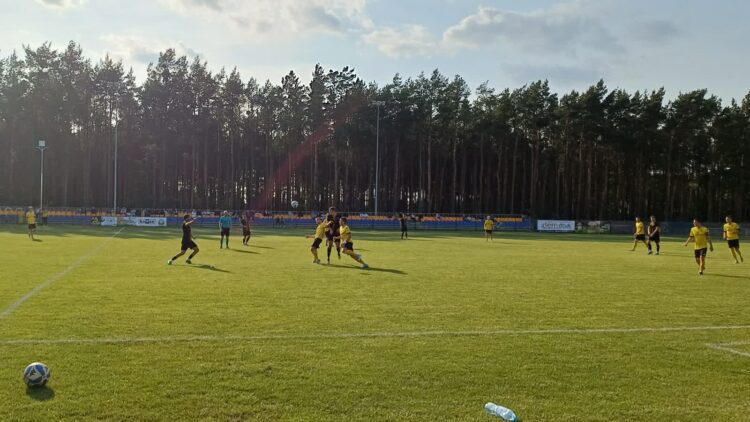 Pogoń lepsza od Stali w Jasieniu 9 fot. Jakub Lesiński