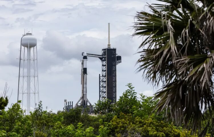 Rakieta Falcon-9, przygotowania do misji Fot. PAP/Leszek Szymański