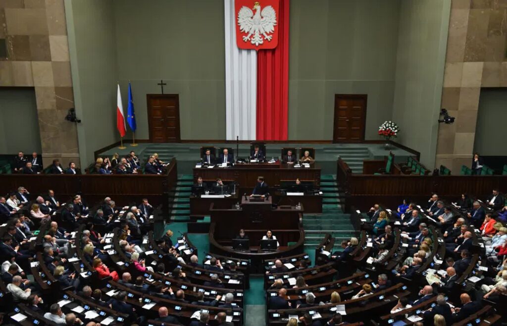 KO, PiS i Trzecia Droga za zapisaniem w Konstytucji 4 proc. PKB na obronność. Lewica i Konfederacja przeciw. Fot. PAP/ Piotr Nowak