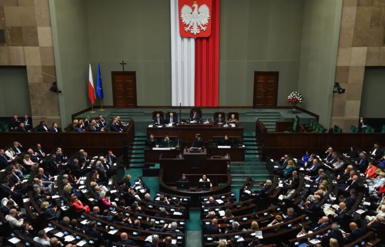 KO, PiS i Trzecia Droga za zapisaniem w Konstytucji 4 proc. PKB na obronność. Lewica i Konfederacja przeciw. Fot. PAP/ Piotr Nowak