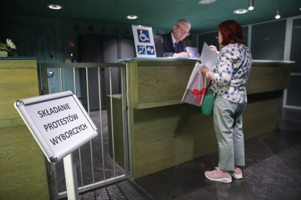 Składanie protestów wyborczych w siedzibie Sądu Najwyższego w Warszawie (PAP/Tomasz Gzell)