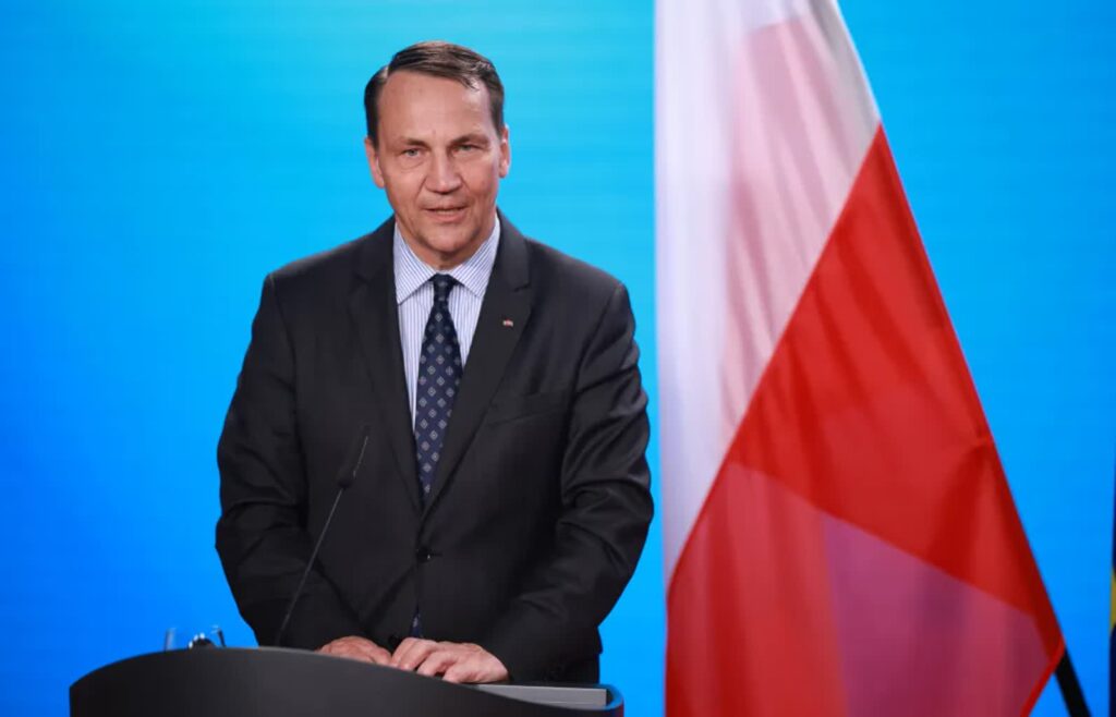 Radosław Sikorski, fot. PAP/EPA/CLEMENS BILAN