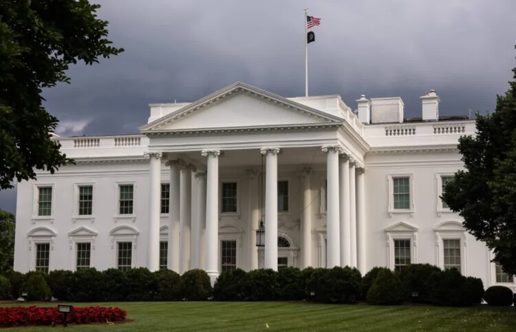 Amerykańskie cła wzrastają. Wchodzą nowe stawki na import stali i aluminium 9 Biały Dom. Fot. PAP/EPA/FRANCIS CHUNG