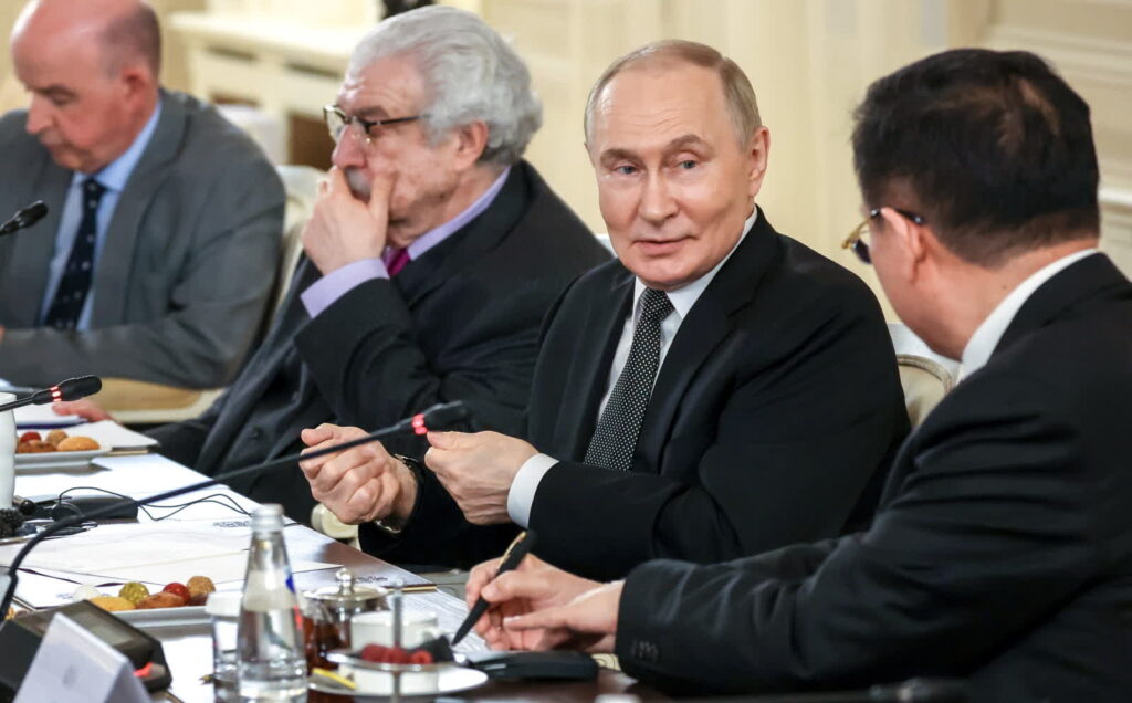 Rosja rozmieści systemy rakietowe na Białorusi 1 Władimir Putin podczas Forum Ekonomicznego w Sankt Petersburgu (PAP/EPA/VYACHESLAV PROKOFYEV / SPUTNIK / KREMLIN POOL)