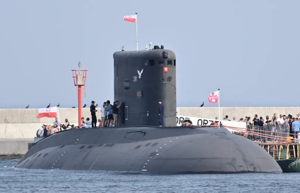 Zwiedzanie okrętu podwodnego ORP Orzeł Fot. PAP/Andrzej Jackowski